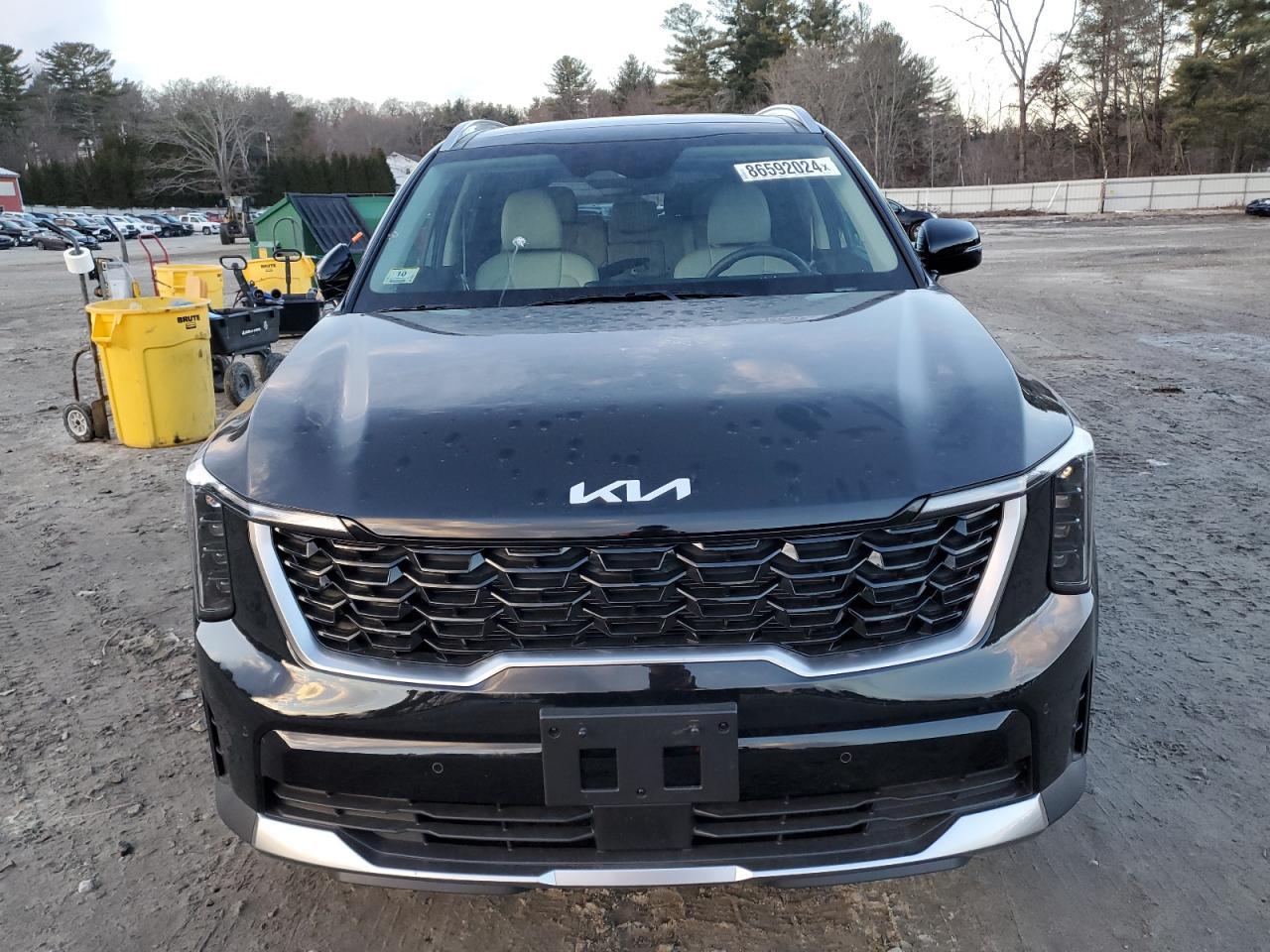 2025 Kia Sorento S - Image 5