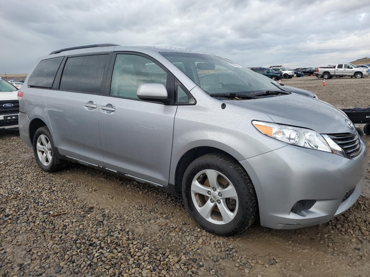2011 Toyota Seinna - Image 4