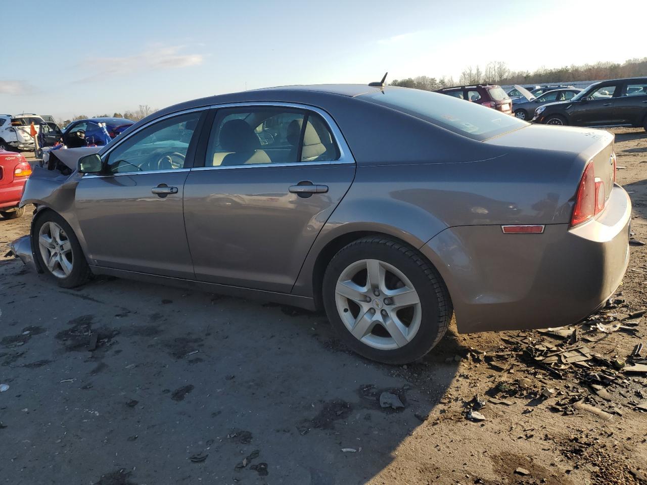 2010 Chevrolet Malibu Ls - Фото 2