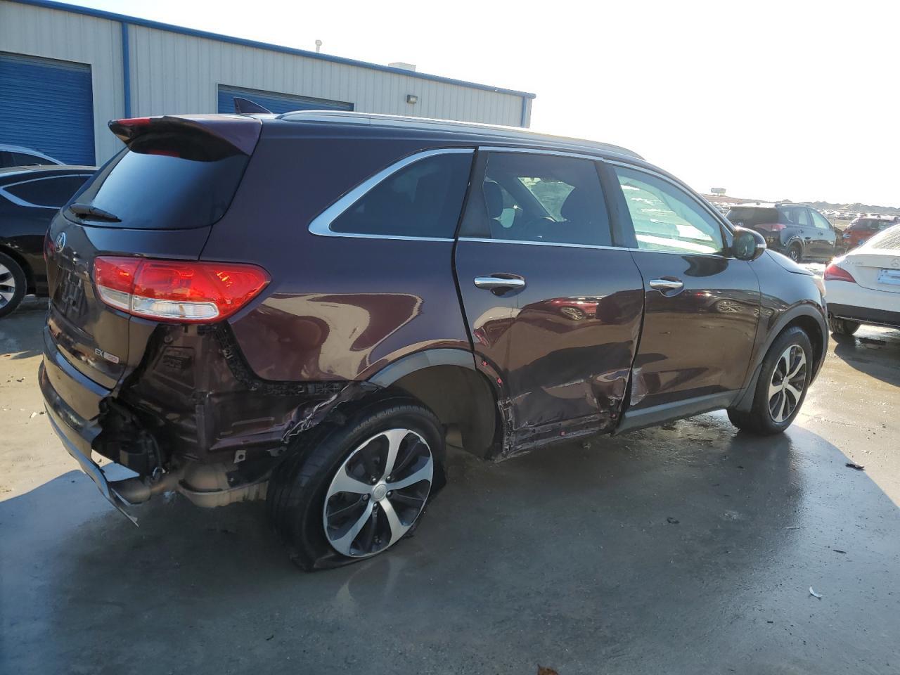 2016 Kia Sorento Ex - Image 3