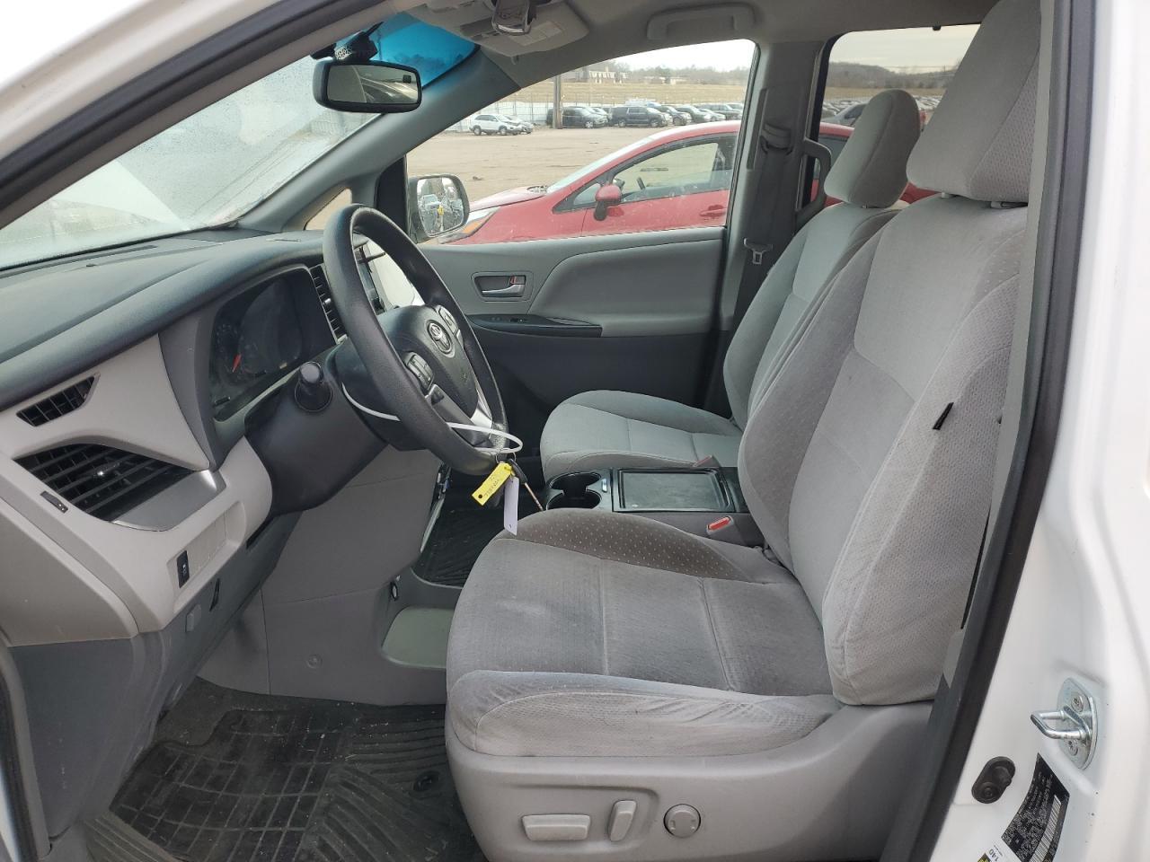 2015 Toyota Sienna Le - Image 7