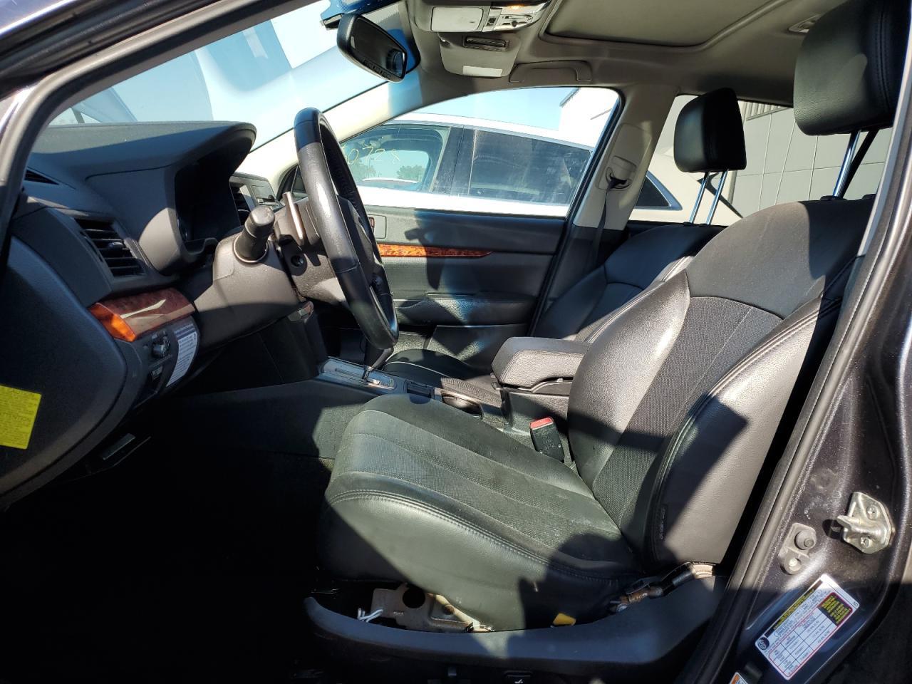 2011 Subaru Outback 2.5I Limited - Image 7