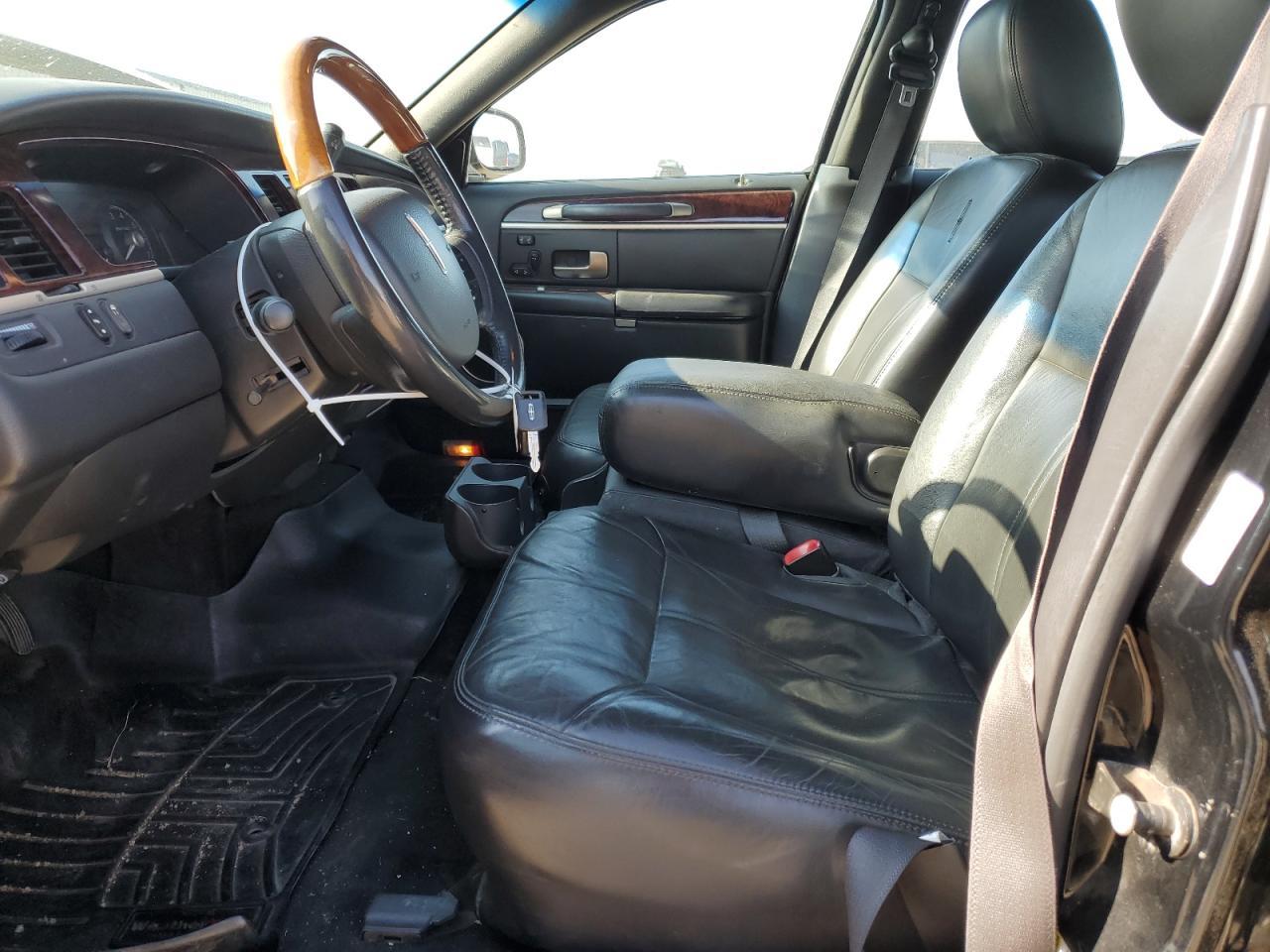 2011 Lincoln Town Car Signature Limited - Фото 7