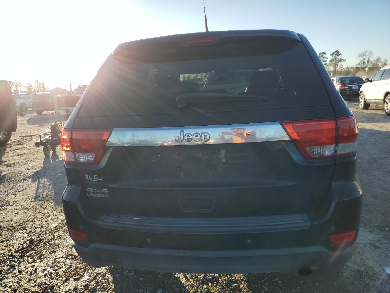 2011 Jeep Grand Cherokee Laredo - Image 6