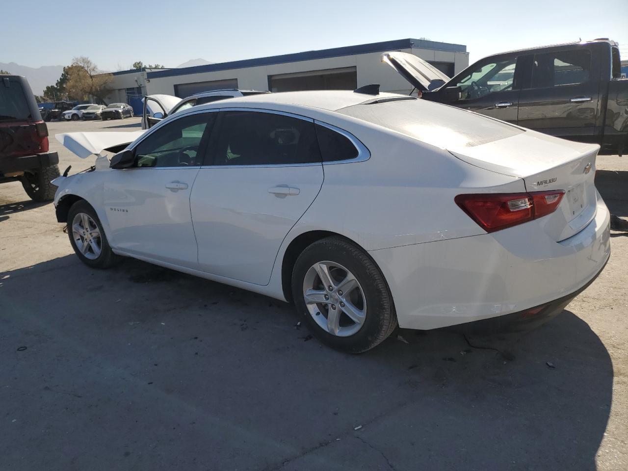 2023 Chevrolet Malibu Ls - Фото 2