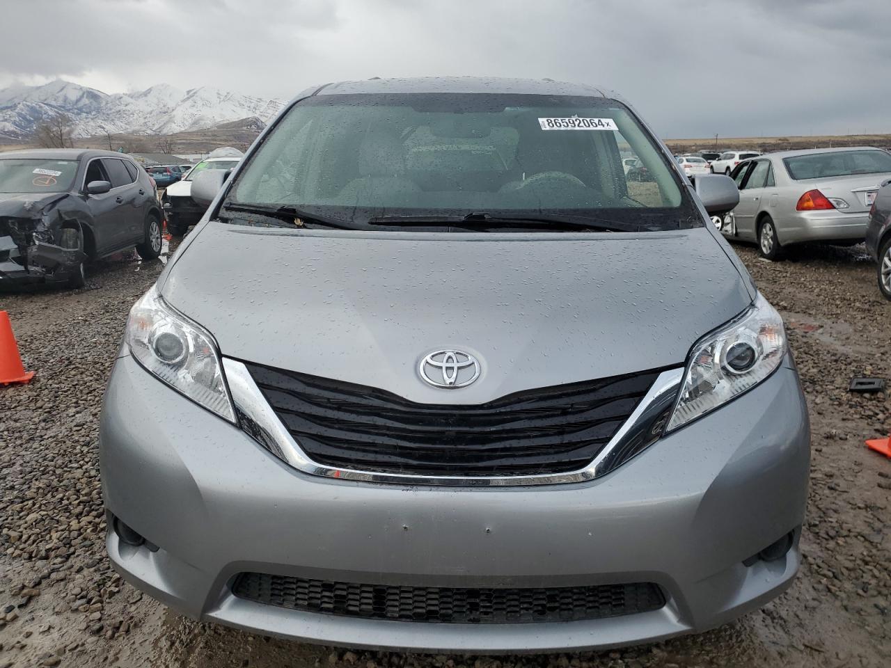 2011 Toyota Seinna - Image 5