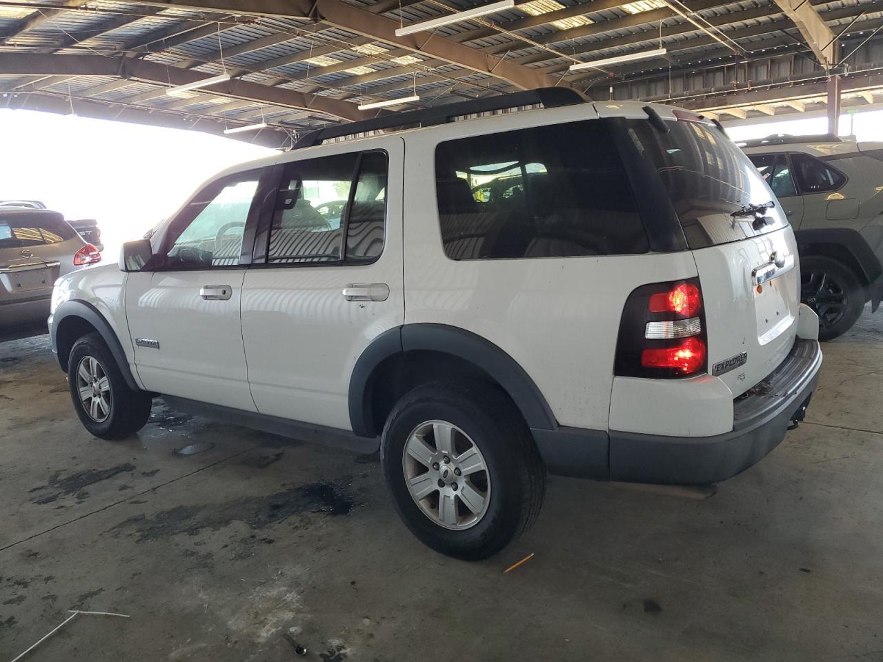 2007 Ford Explorer Xlt - Image 2