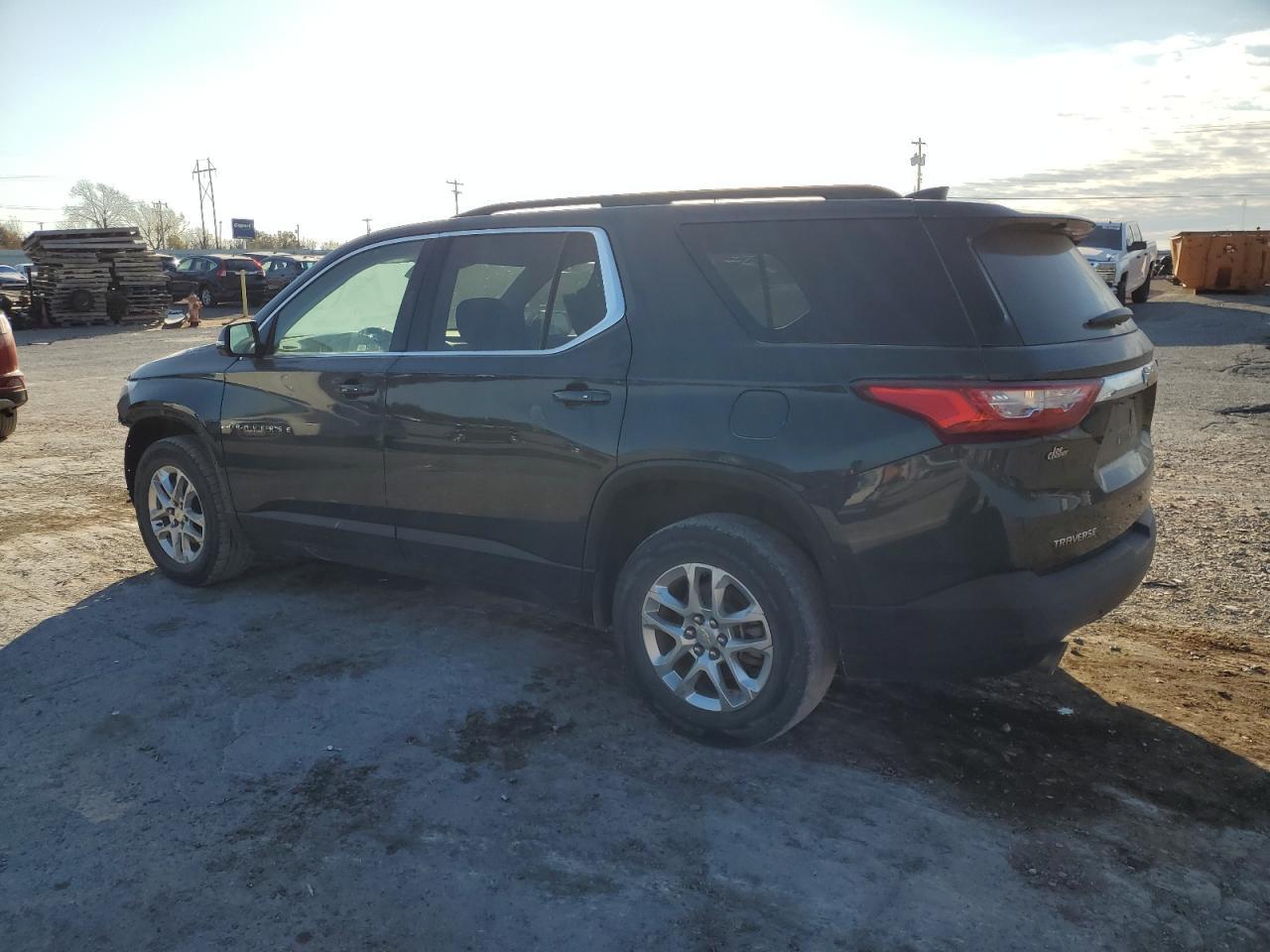 2020 Chevrolet Traverse Lt - Image 2