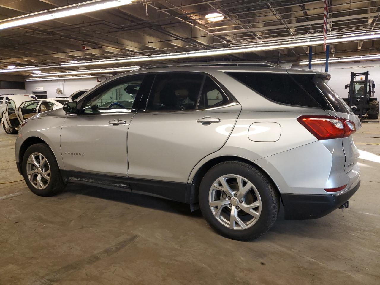 2020 Chevrolet Equinox Premier - Image 2