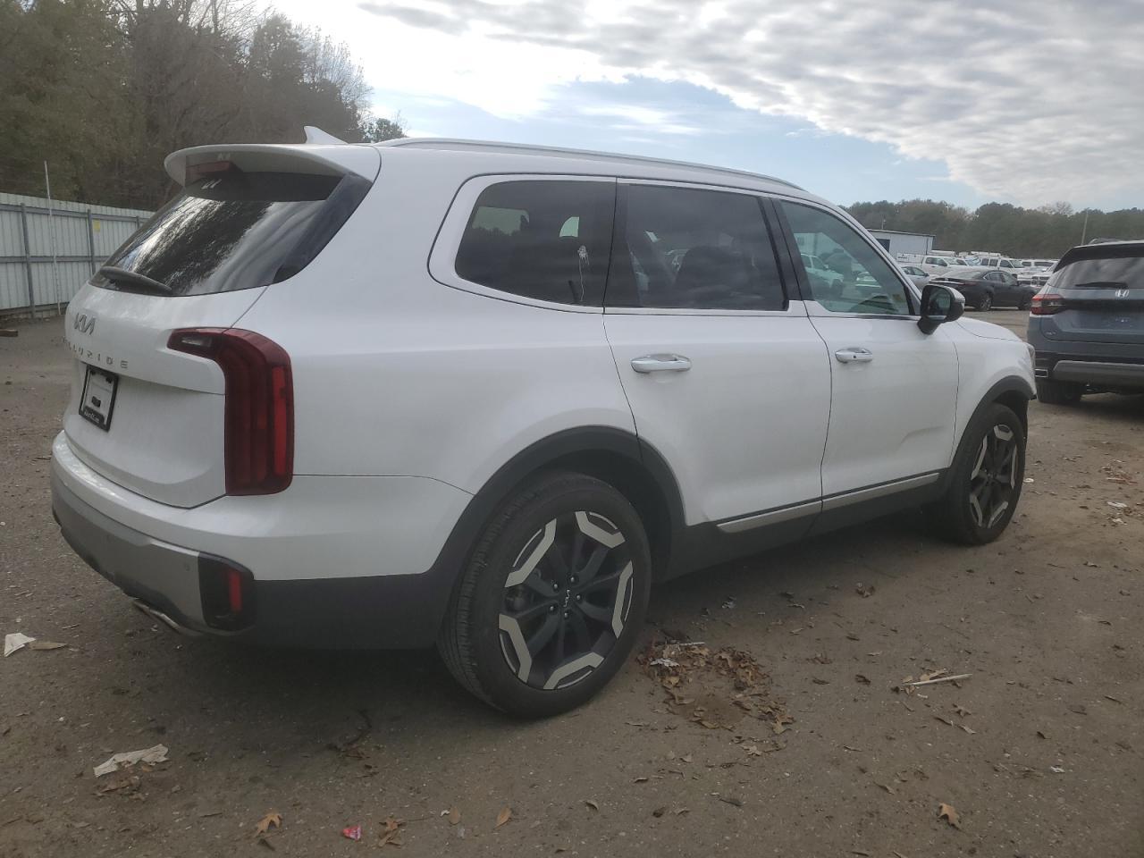2024 Kia Telluride S - Image 3