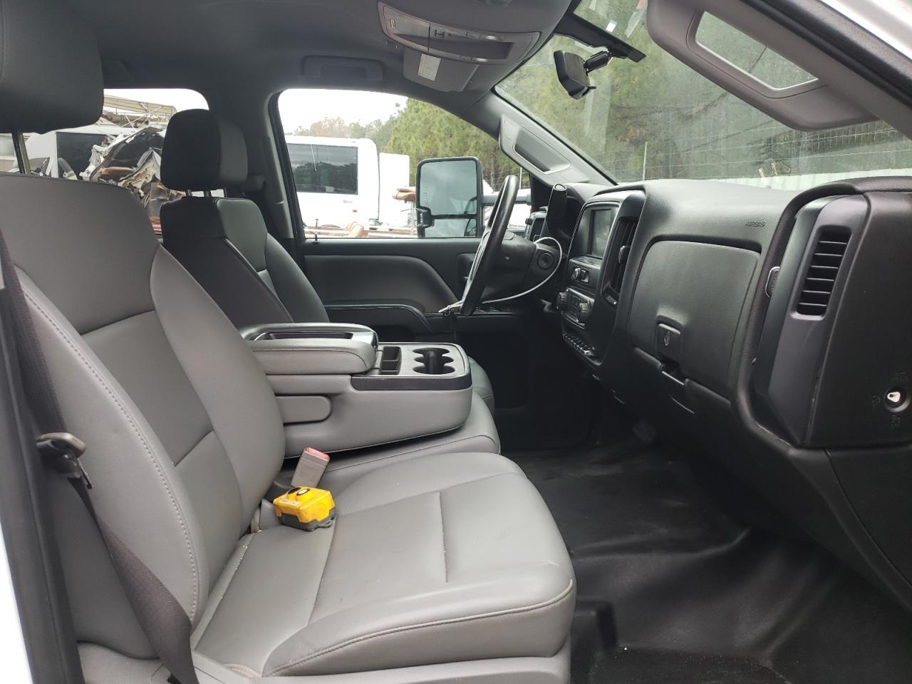 2019 Chevrolet Silverado Medium Duty - Фото 5