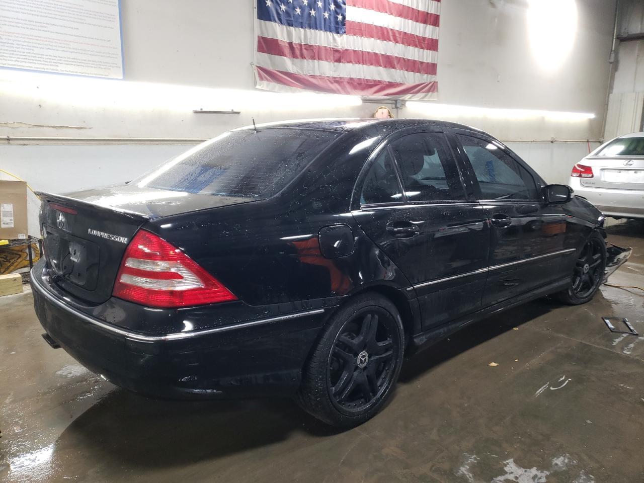 2005 Mercedes-Benz C 230K Sport Sedan - Фото 3