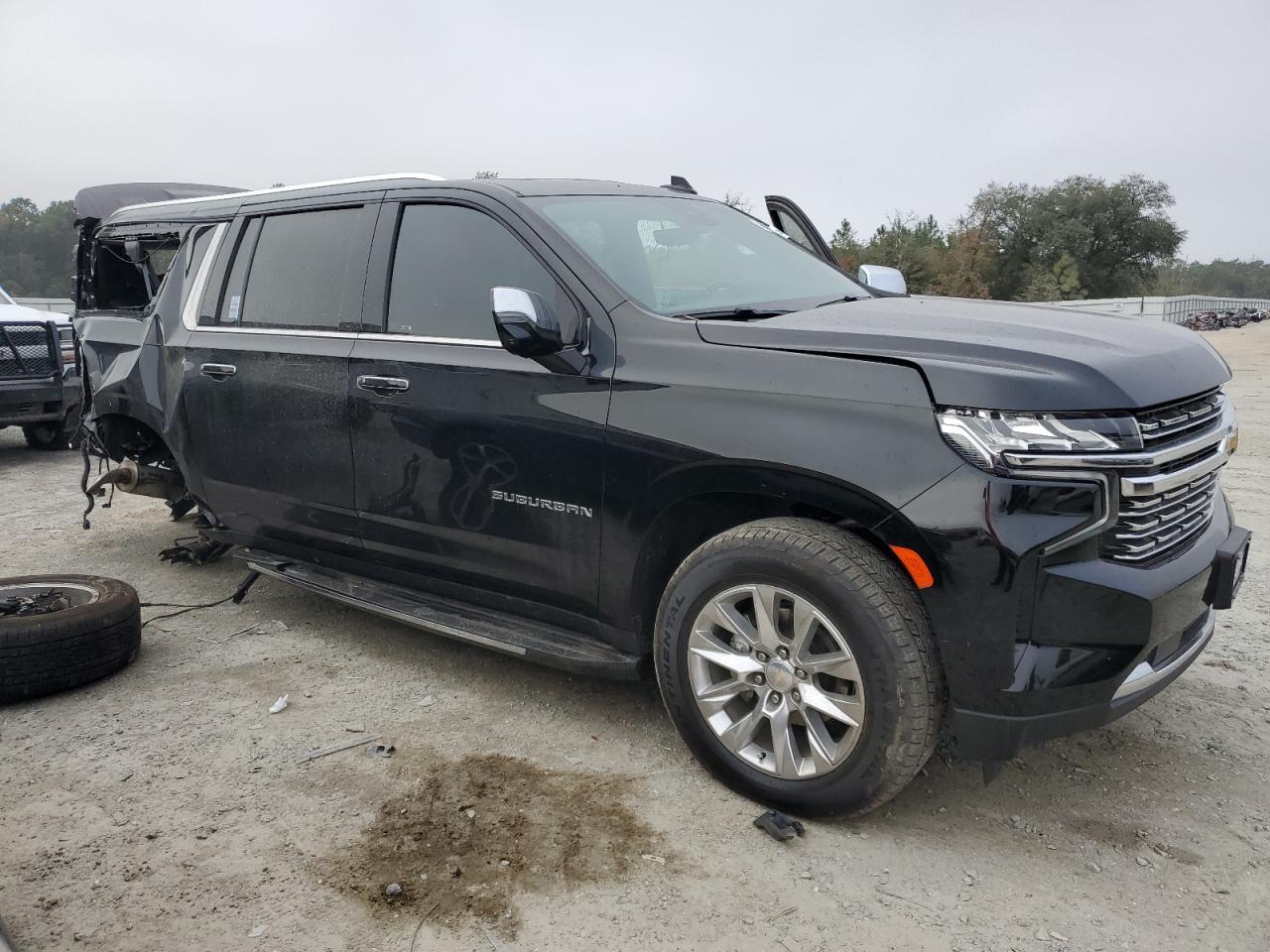 2023 Chevrolet Suburban C1500 Premier - Image 4