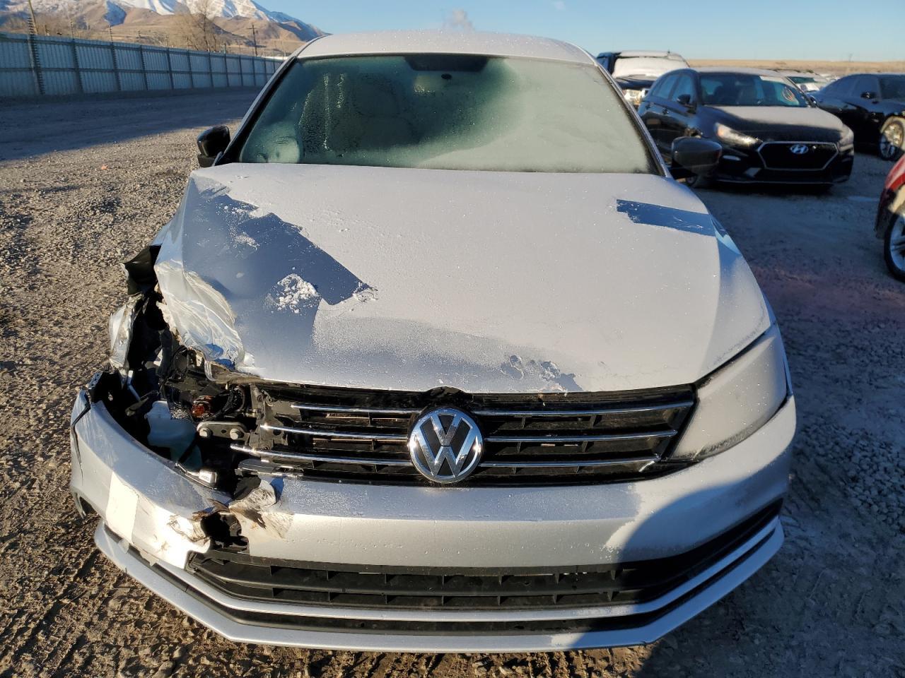 2016 Volkswagen Jetta S - Image 5