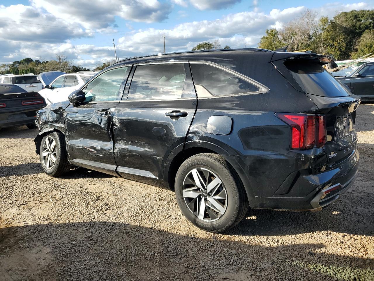 2021 Kia Sorento S - Фото 2