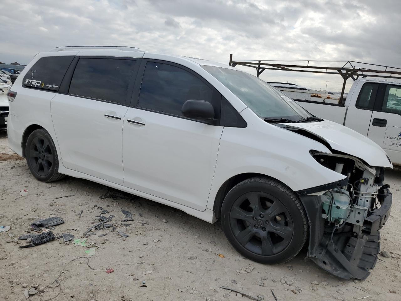 2016 Toyota Sienna Se - Image 4