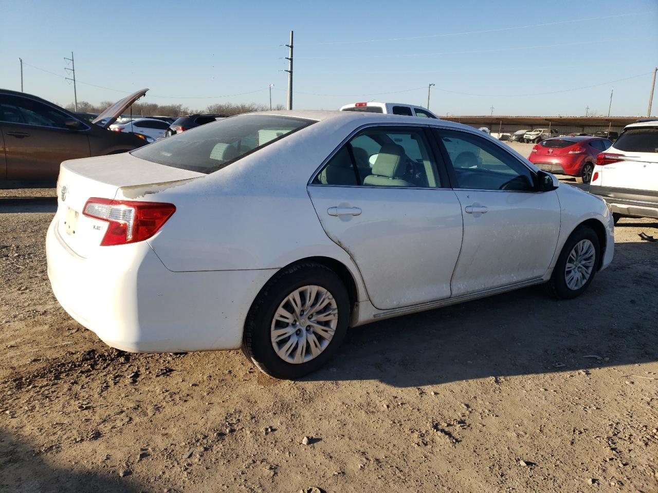 2014 Toyota Camry L - Фото 3
