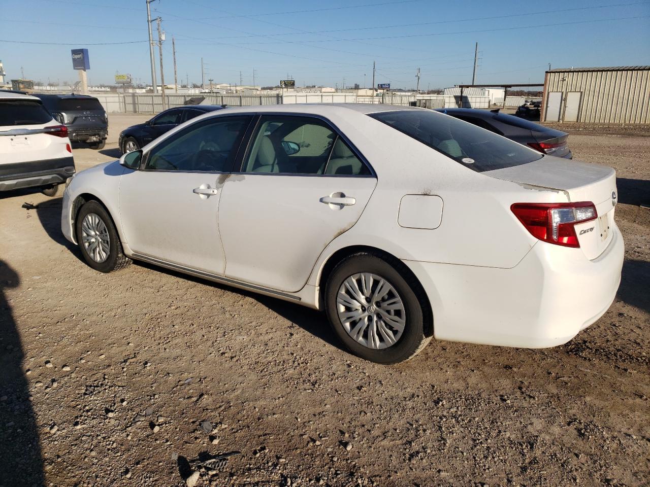 2014 Toyota Camry L - Фото 2