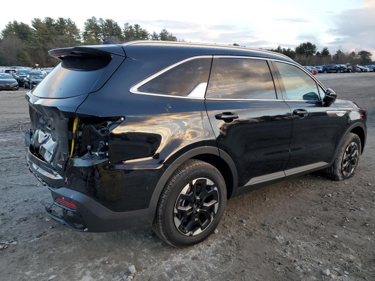 2025 Kia Sorento S - Image 3