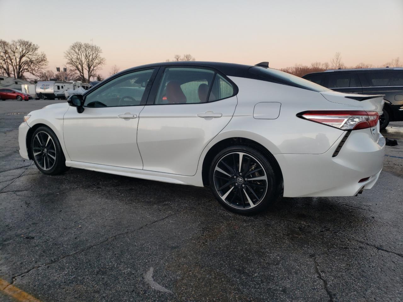 2020 Toyota Camry Xse - Фото 2