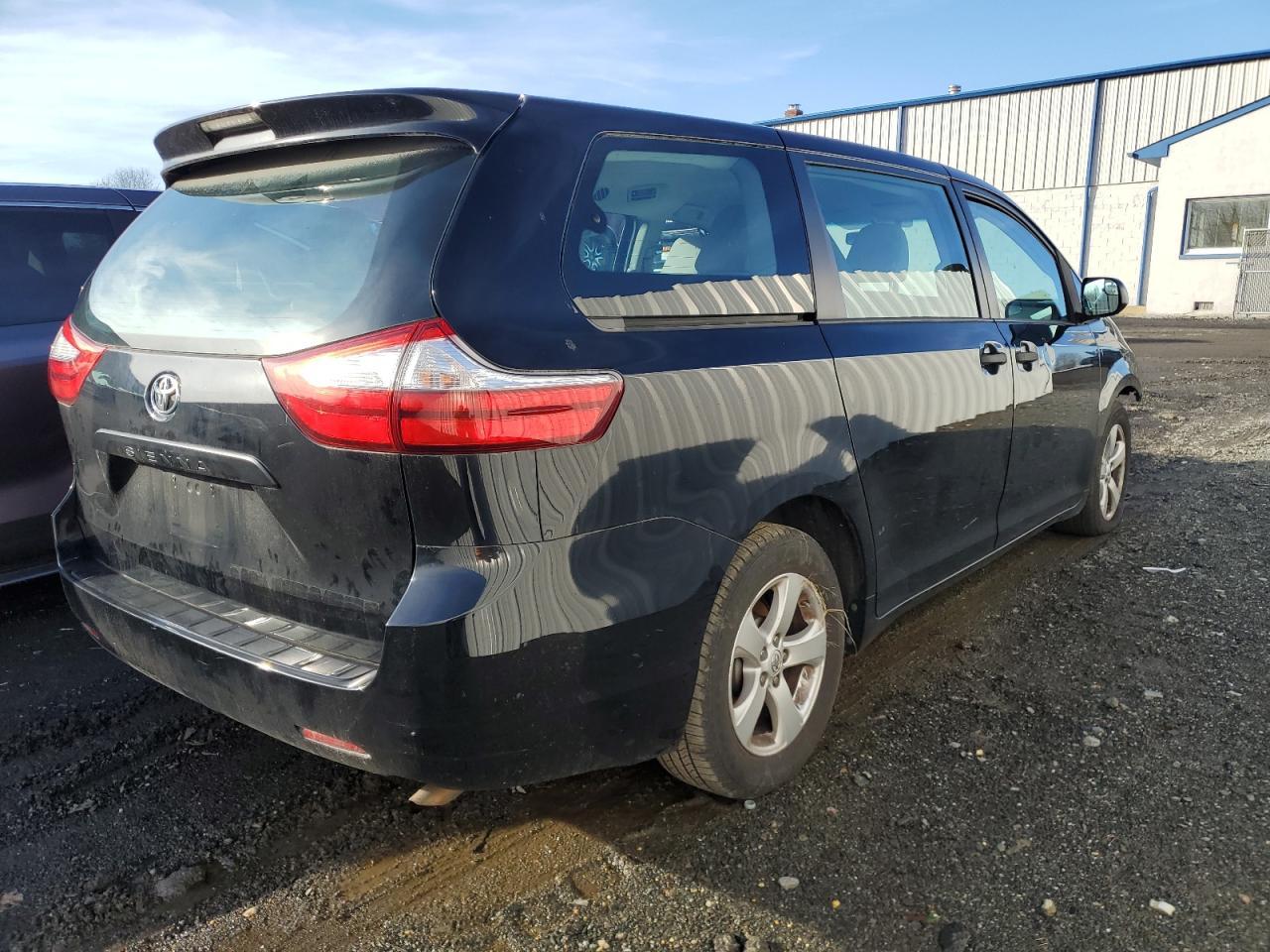 2016 Toyota Sienna - Фото 3