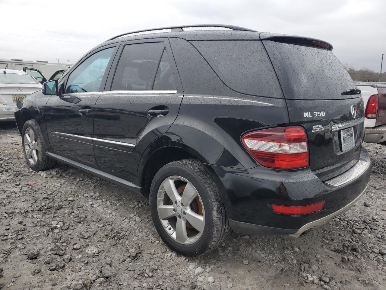 2011 Mercedes-Benz Ml 350 4Matic - Image 2