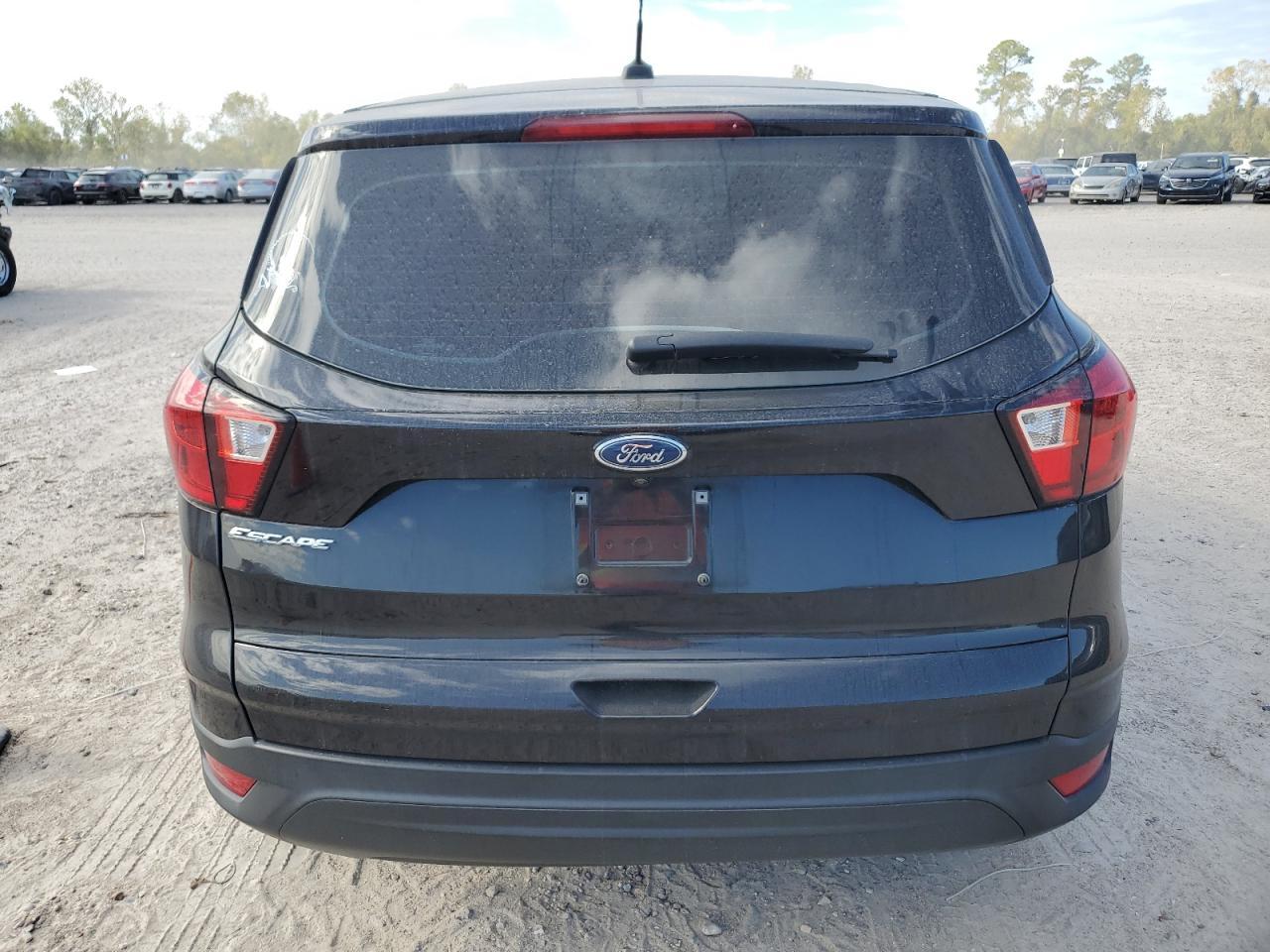 2019 Ford Escape S - Фото 6