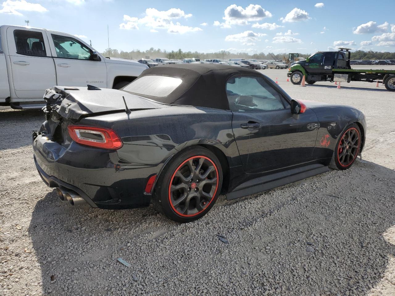 2017 Fiat 124 Spider Classica - Image 3