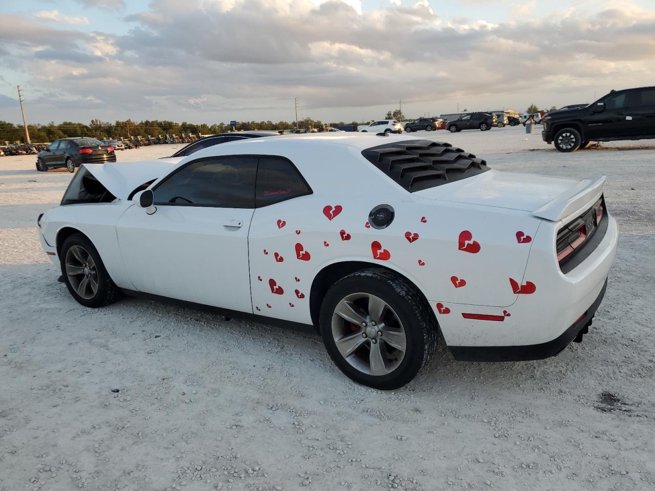 2019 Dodge Challenger Sxt - Image 2