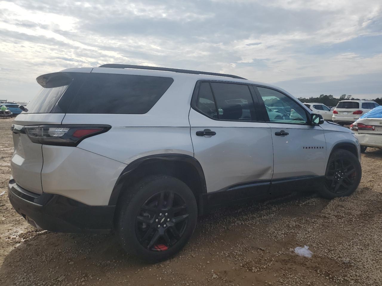 2020 Chevrolet Traverse Premier - Фото 3