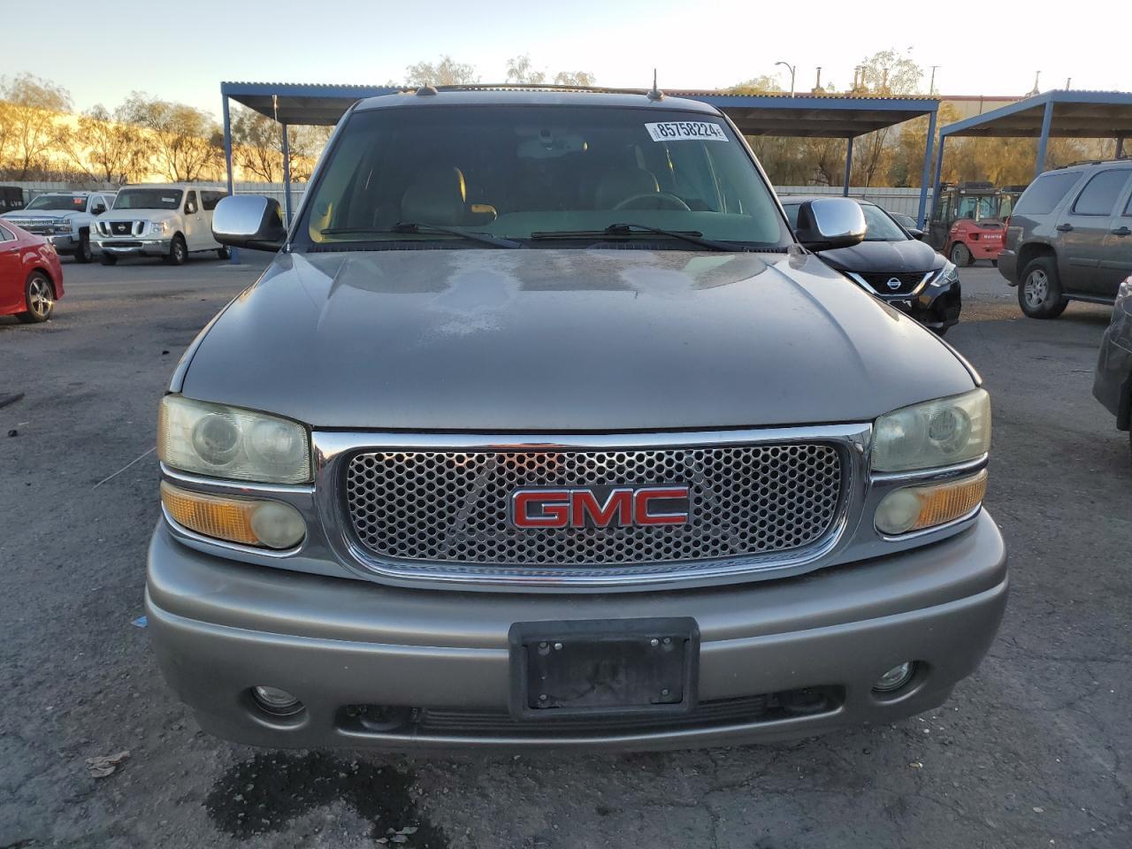 2003 GMC Yukon Denali - Image 5