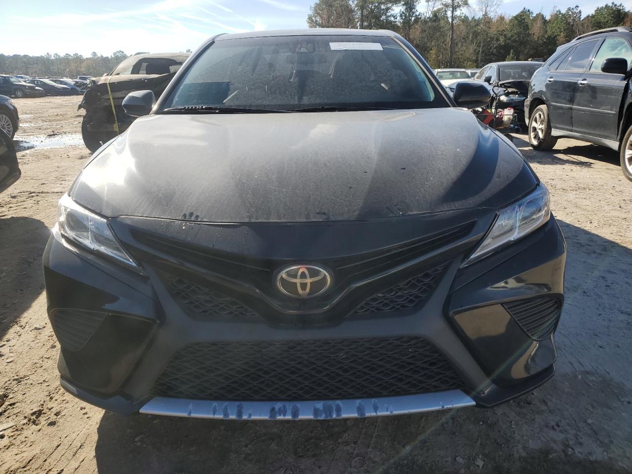 2020 Toyota Camry Se - Image 5