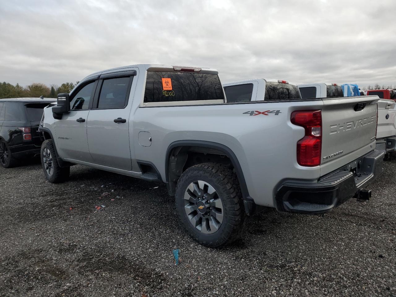 2022 Chevrolet Silverado K2500 Custom - Фото 2