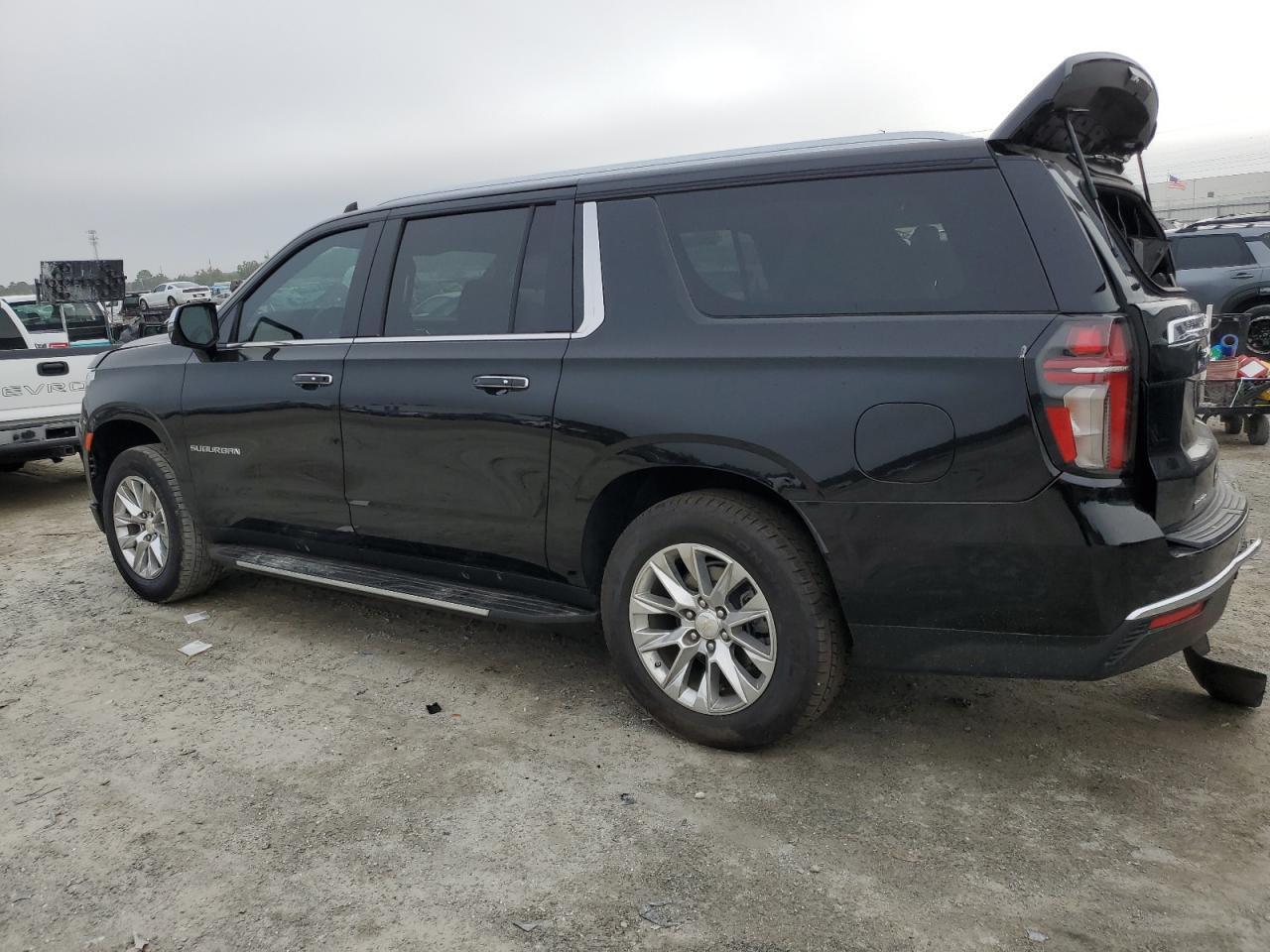 2023 Chevrolet Suburban C1500 Premier - Image 2