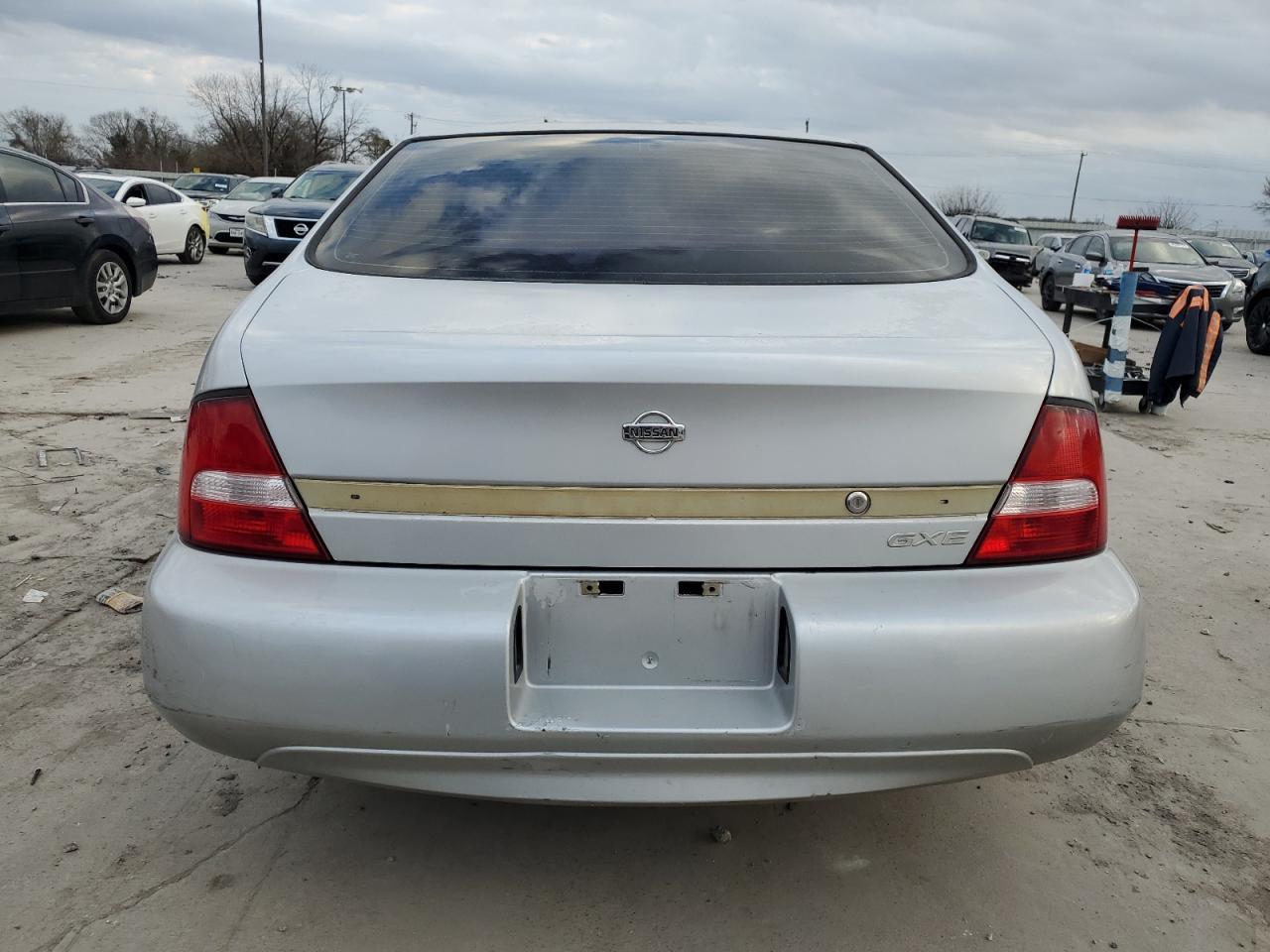 2001 Nissan Altima Xe - Фото 6