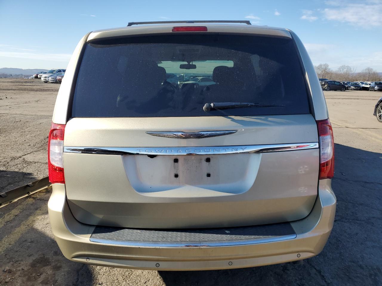 2011 Chrysler Town & Country Touring L - Фото 6