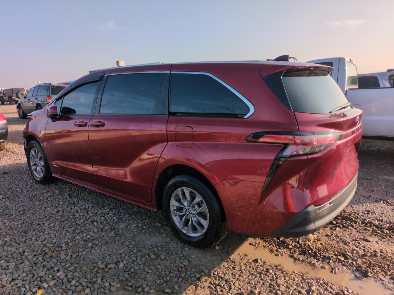 2021 Toyota Sienna Le - Фото 2