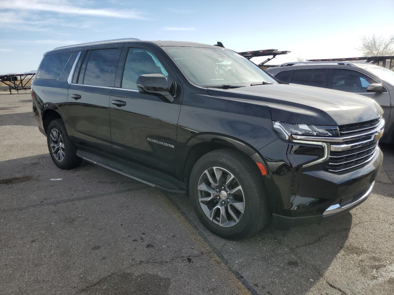 2022 Chevrolet Suburban K1500 Lt - Image 4