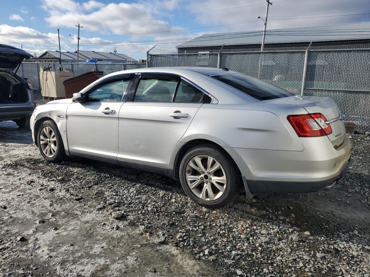 2011 Ford Taurus Sel - Фото 2