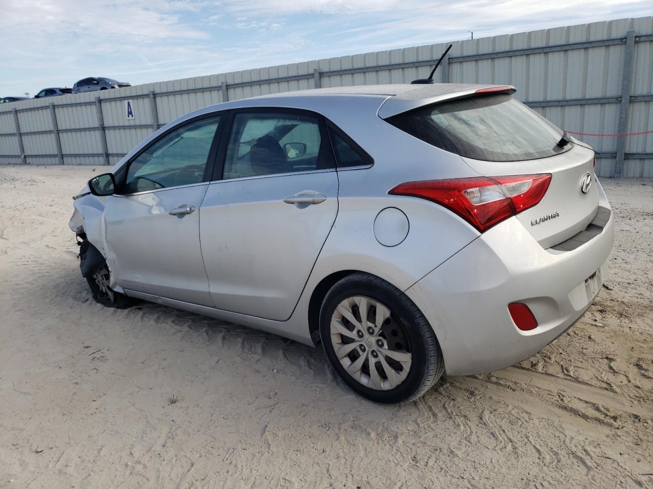 2016 Hyundai Elantra Gt - Фото 2