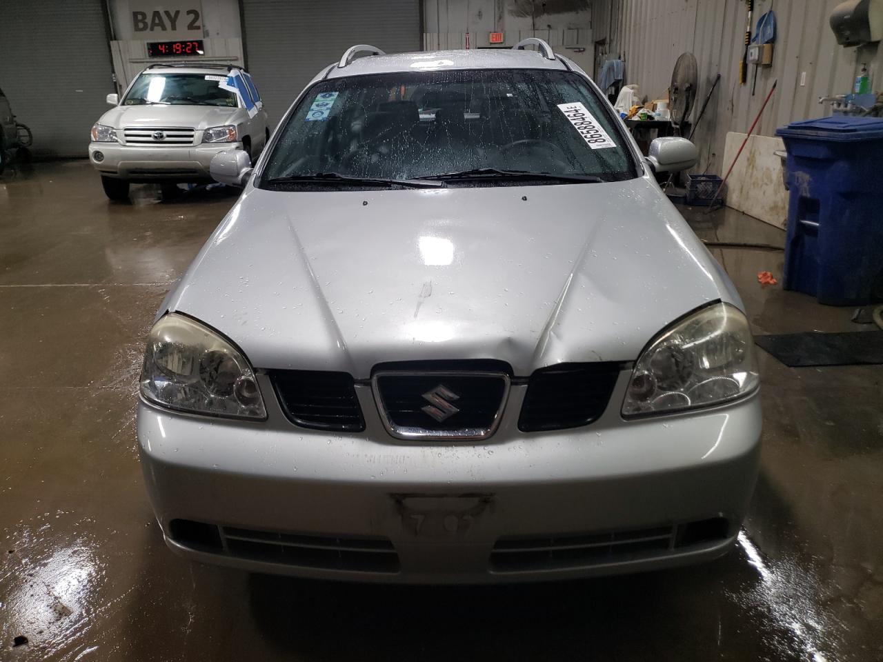 2005 Suzuki Forenza S - Фото 5