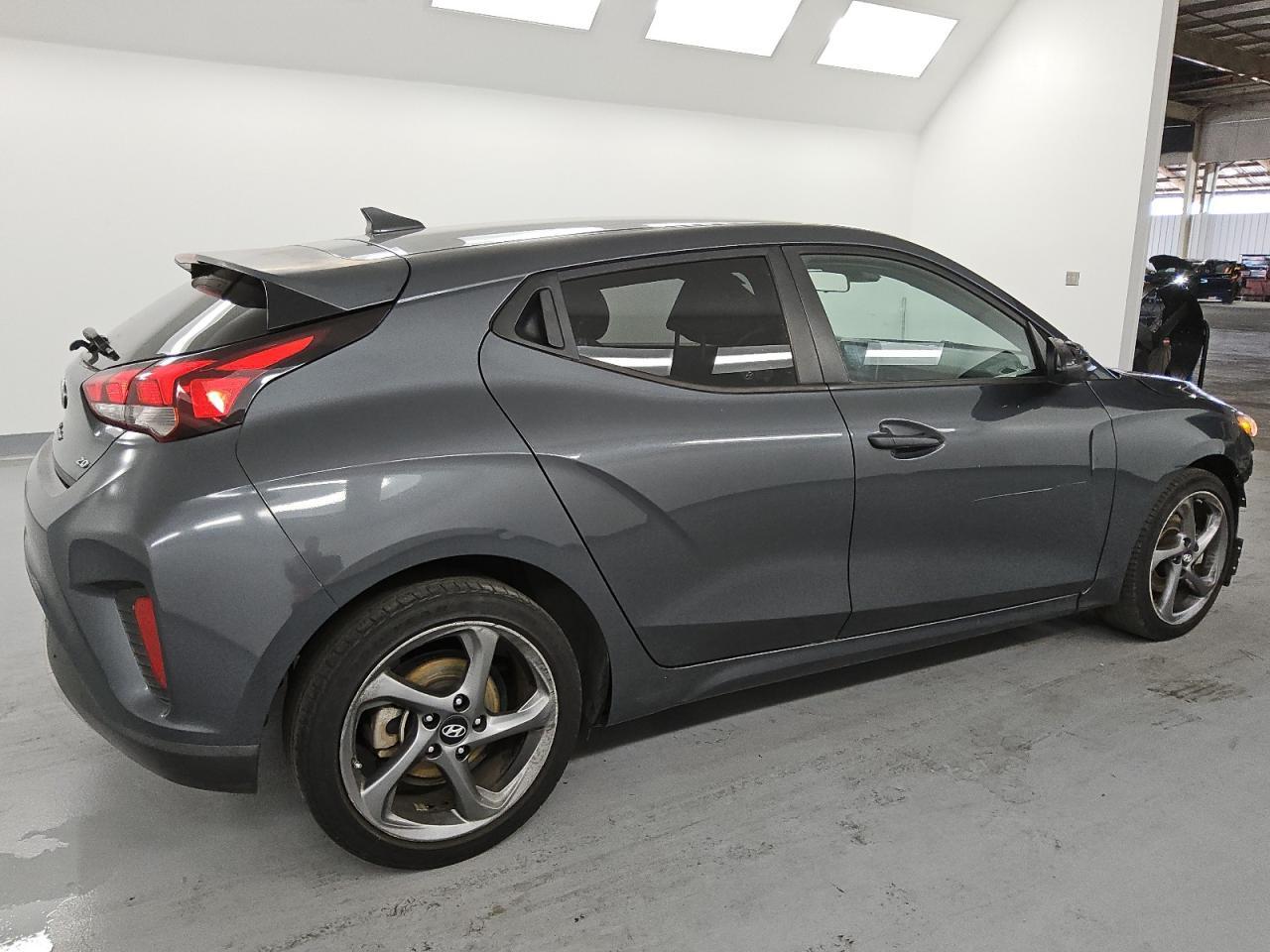 2019 Hyundai Veloster Base - Image 3