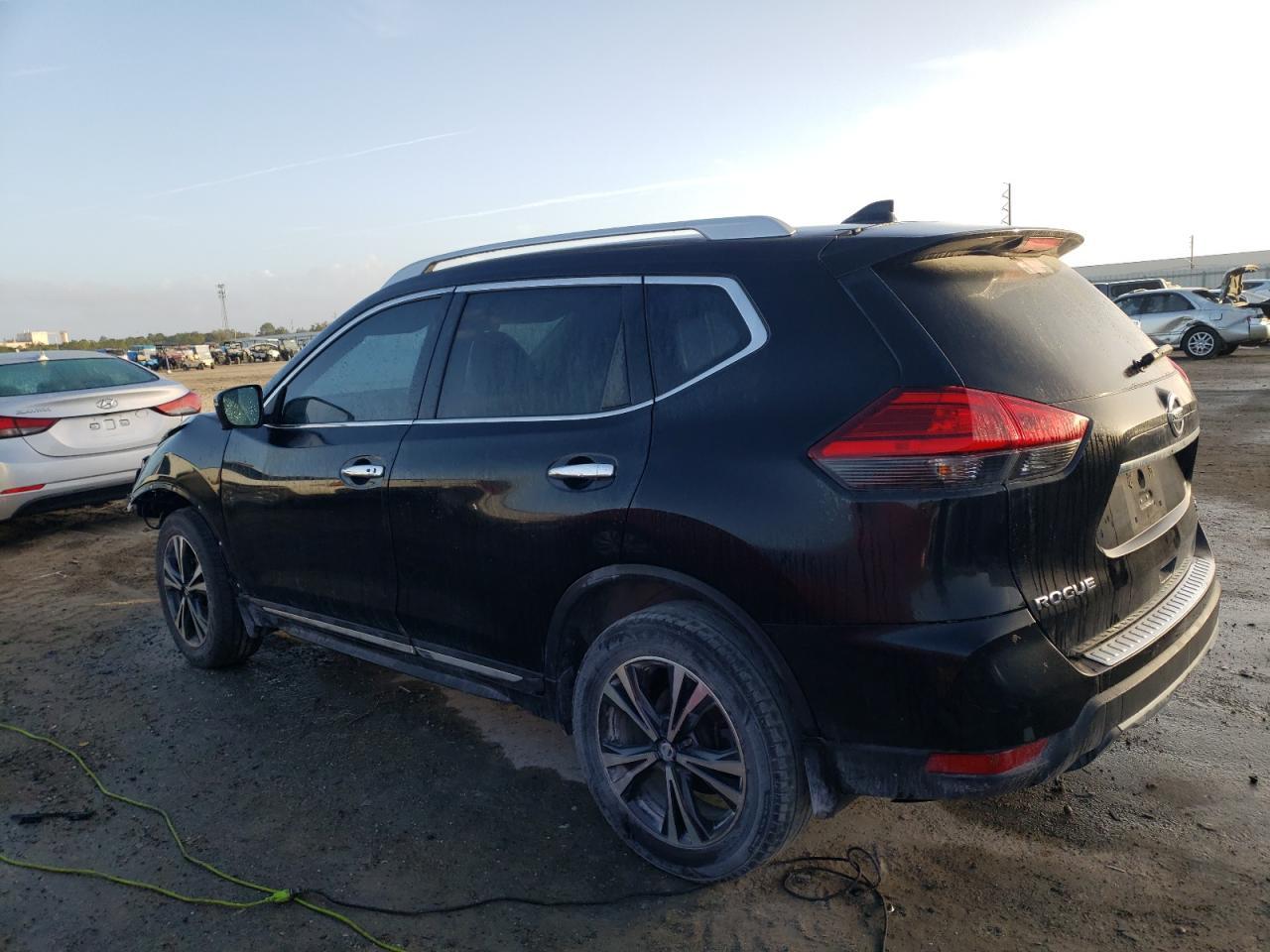 2017 Nissan Rogue Sv - Image 2