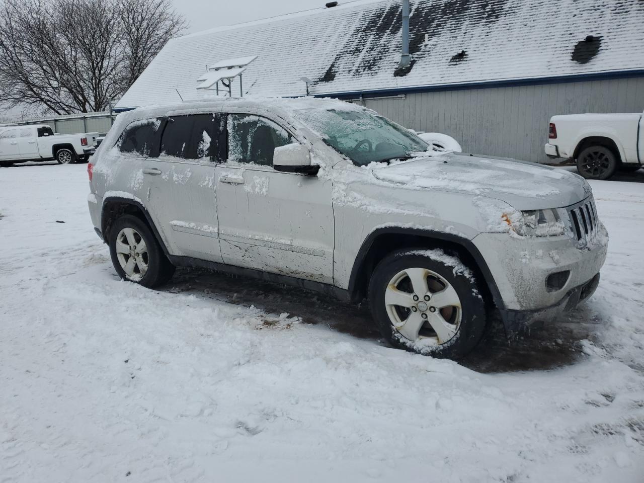 2011 Jeep Grand Cherokee Laredo - Image 4