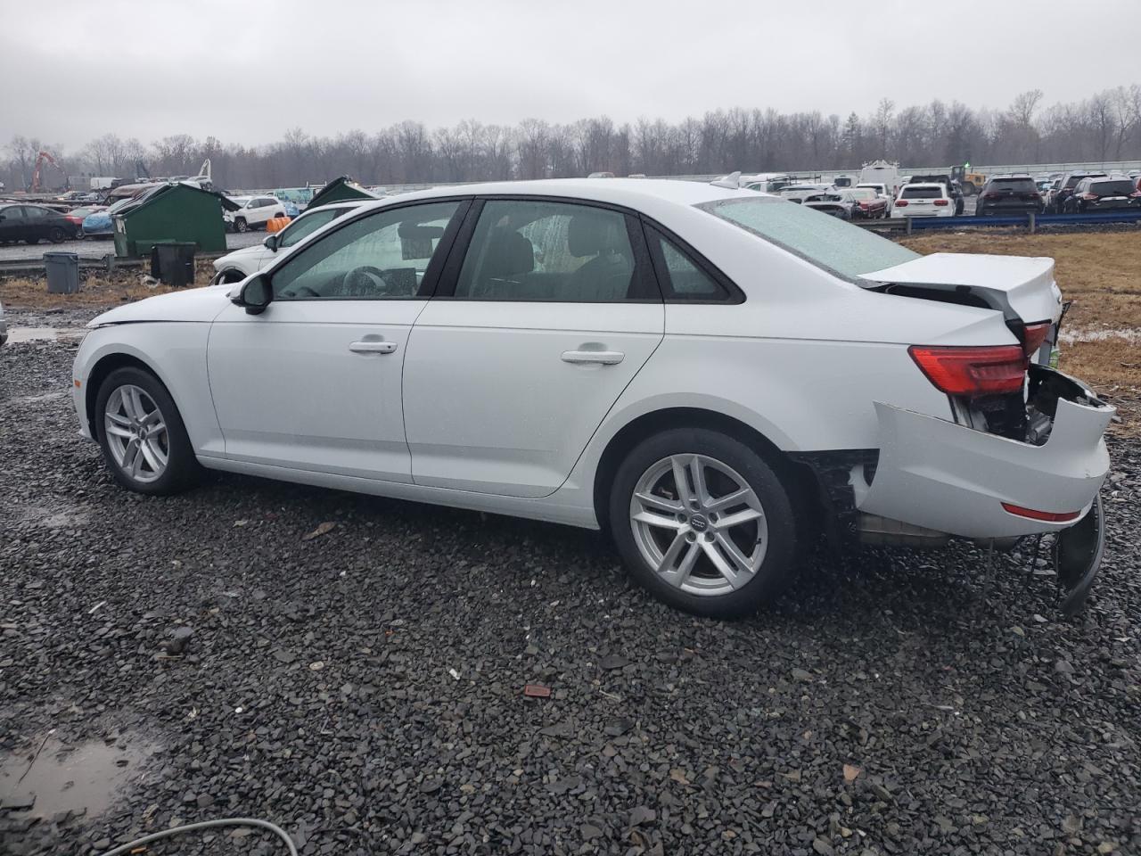 2017 Audi A4 Premium - Фото 2