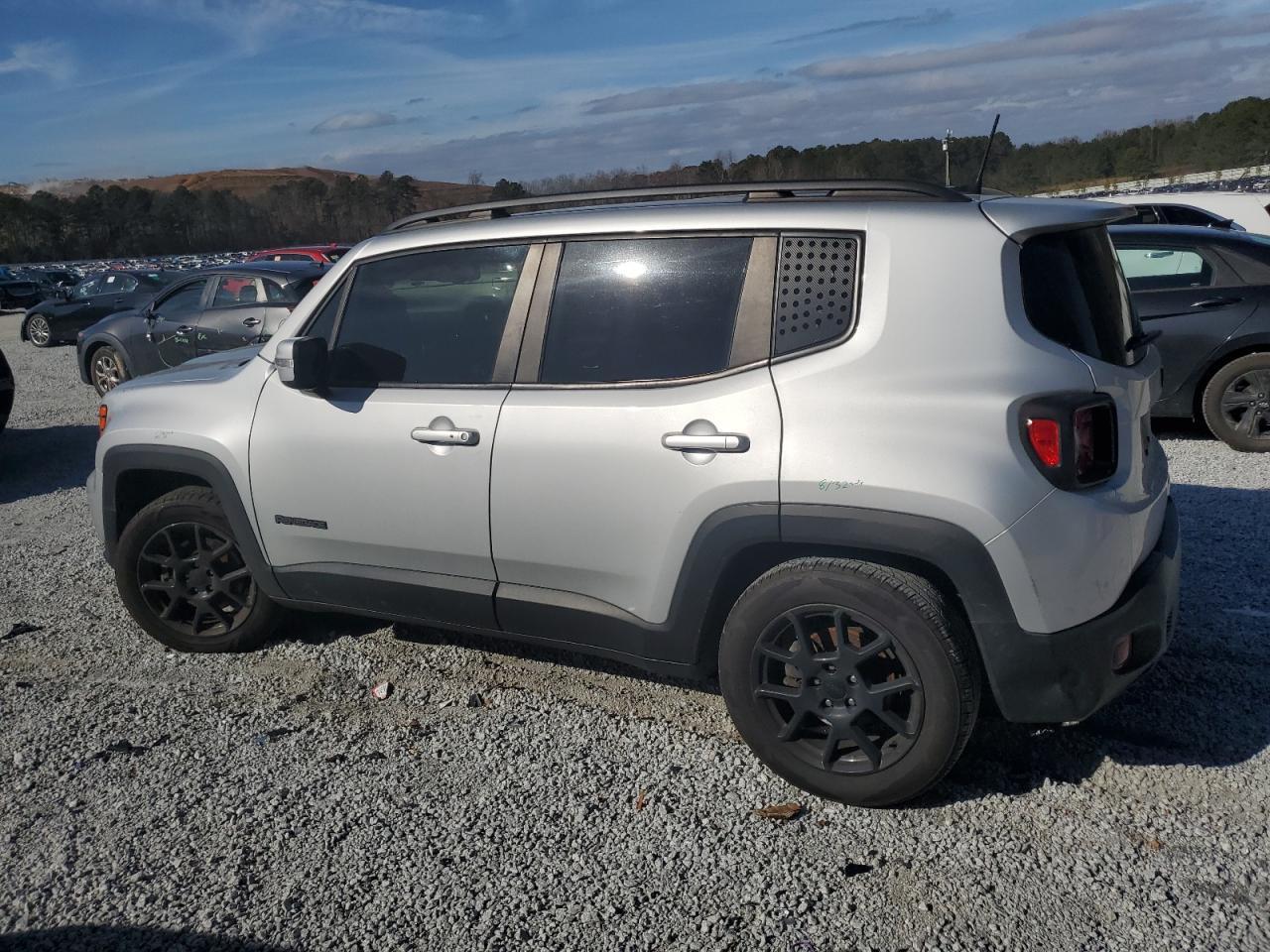 2020 Jeep Renegade Latitude - Image 2