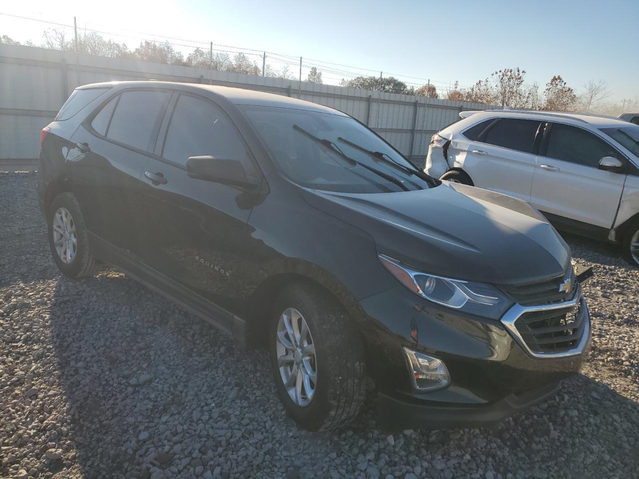 2018 Chevrolet Equinox Ls - Image 4