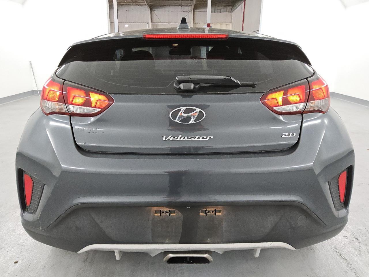 2019 Hyundai Veloster Base - Image 6