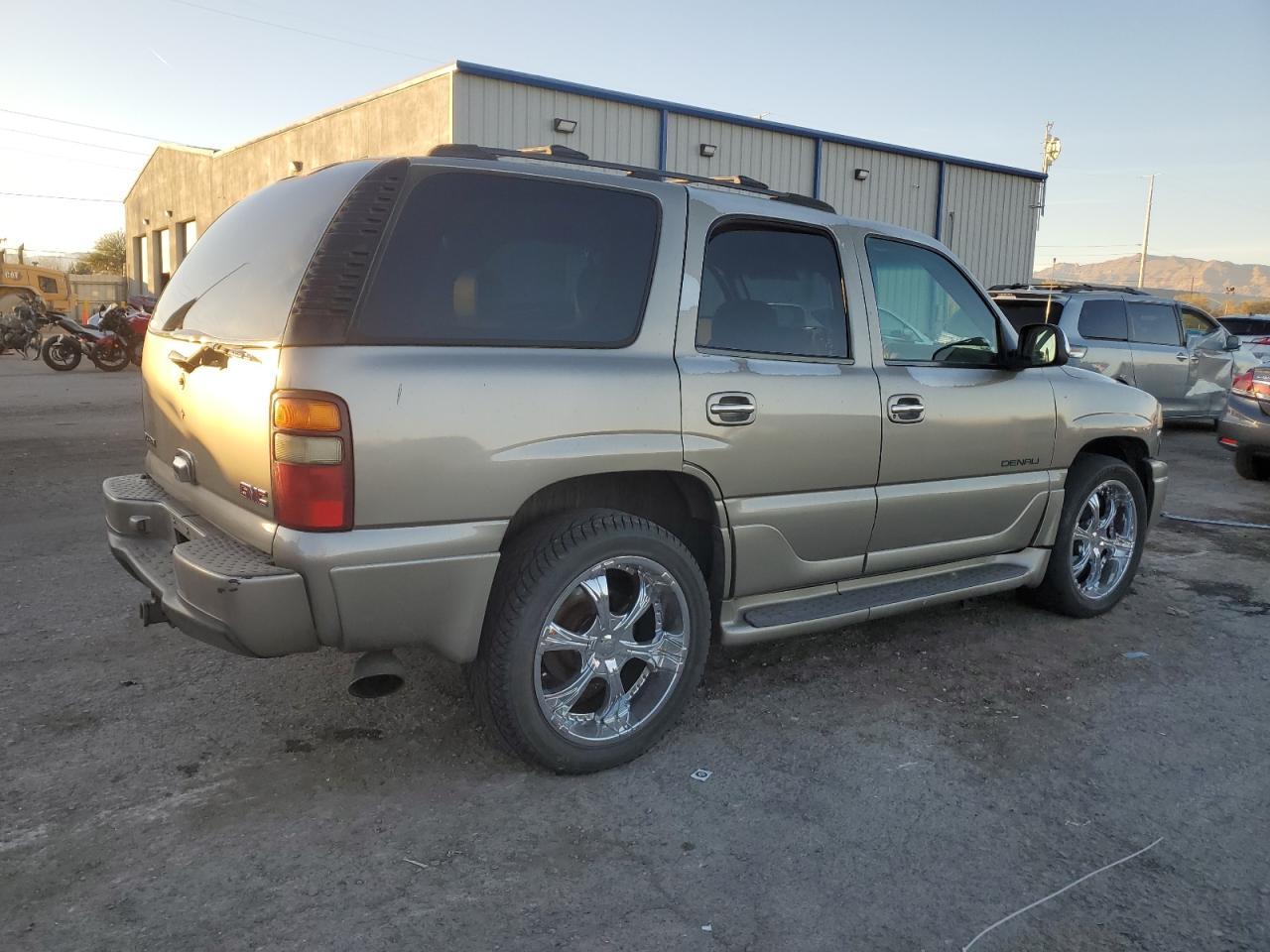 2003 GMC Yukon Denali - Image 3