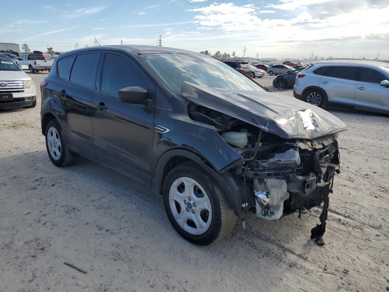 2019 Ford Escape S - Фото 4